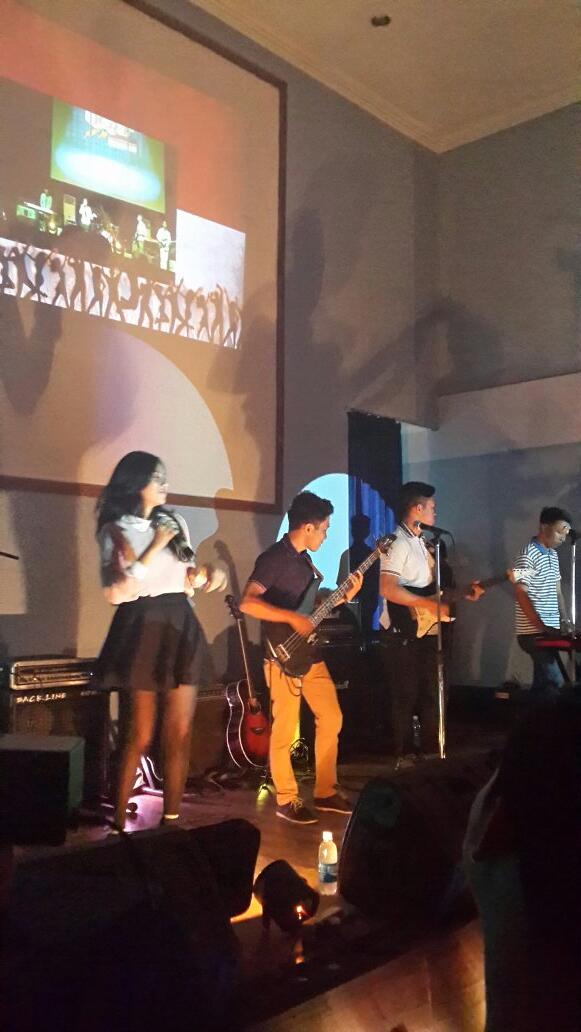 Drumernya ga keliatan :D“<a href="/ukmmaxipb/">UKM MAX!! Institut Pertanian Bogor</a>: Oke ini dia penampilan guest star kita yg terakhir DITA PROJECT ”