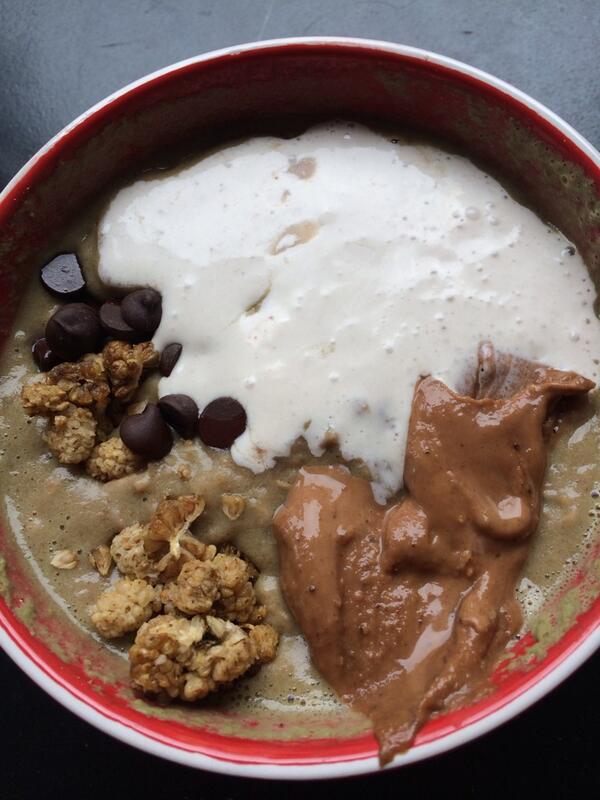 Muscleheadchick's tweet image. Ello my peanut butter berry cheesecake oats😍😍😍😍😍😍😍