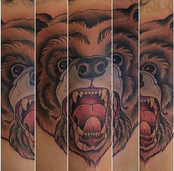 MagnumCircus's tweet photo. Knee cap tattoo done yesterday by artist Paul Scarrott http://t.co/1BZM4hn90z