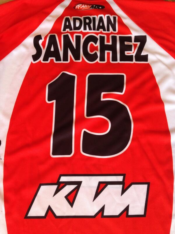 endureroktm's tweet photo. Vamos a por una tarde de entreno. Gass✊✊💨💨 http://t.co/x2SMuZFn0o