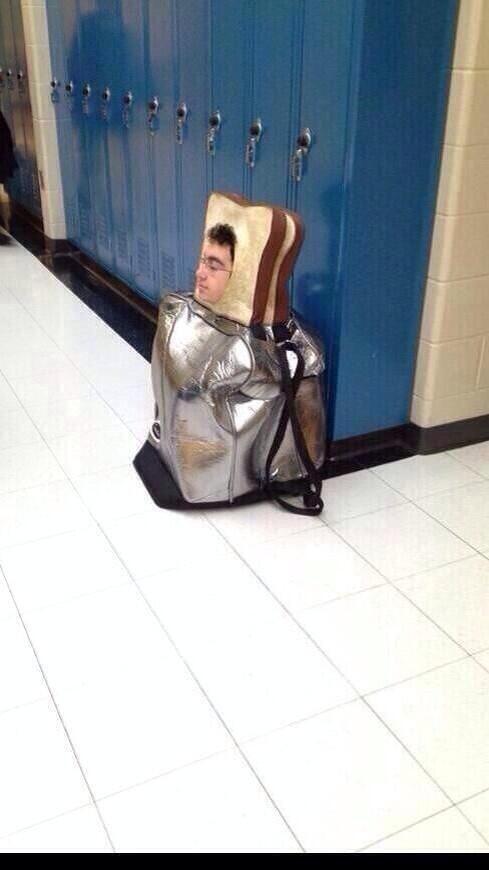 JasonElsom's tweet image. Almost 700 schools in 44 countries have joined AnAdventure.org in 2 weeks! 1 Nov day! No bag packing required!