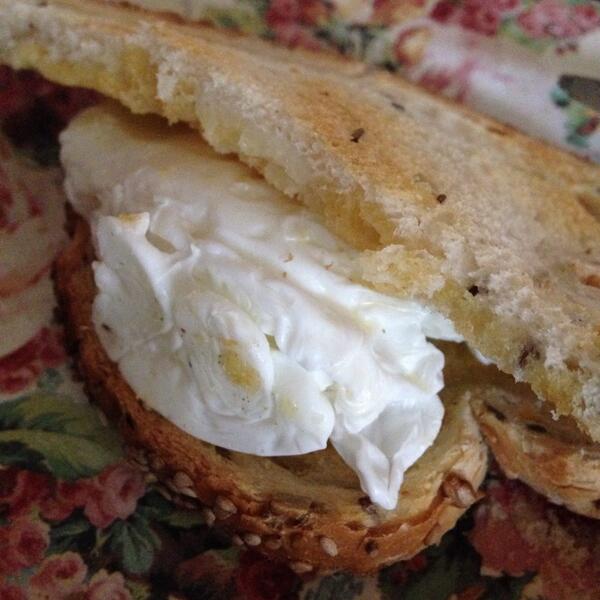 Poached egg the AbFab way!