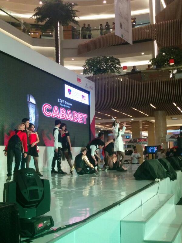 LSPR_Teatro's tweet photo. → RT @JktMarketing: Performance @STIKOMLSPR di #JMW2014 http://t.co/73RJ8JZkGW