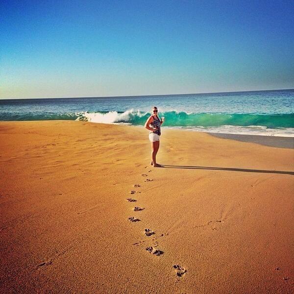 GirlsOutdoor's tweet image. “@CabosNews: Morning beach stroll and coffee. These waves are no joke. #cabo by ceetjay http://t.co/YPxfQ1PrC5” looks incredible!! #wow