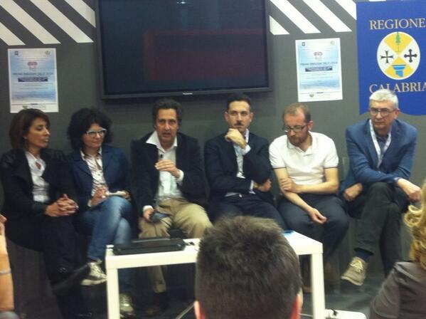lsvinci2p's tweet photo. Twitteratura allo stand della Regione Calabria #SalTo14 @TwLetteratura http://t.co/73tYbqvj5z