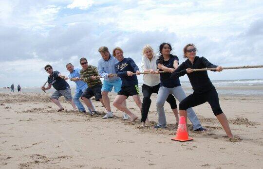 thegoldenshell's tweet photo. Join the tug-of-war on the beach. Will you be in the winning team? Celebrate our fifth anniversary with us! #06nl http://t.co/Yha06rscBF