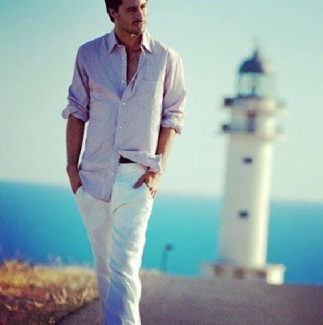 HugoSilvaWorld's tweet photo. @Felices 37 guapísimo! Disfruta mucho con la gente que te quiere y pasa el día AGUSTISIMÍSIMO! Te queremos! http://t.co/ALOKG5936G
