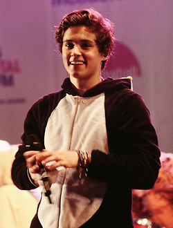 TheVampsPH's tweet photo. Maybe you need a Bradley Simpson in your feed. #BringTheVampsToPH http://t.co/twiq8Soei0