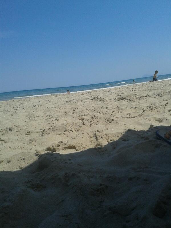 Carleta95's tweet photo. Primer dia de playaaaa en @Francorbera8 @Arantxa_IM  @lucia_rub1love jeje :D http://t.co/oJL3lSbJWQ
