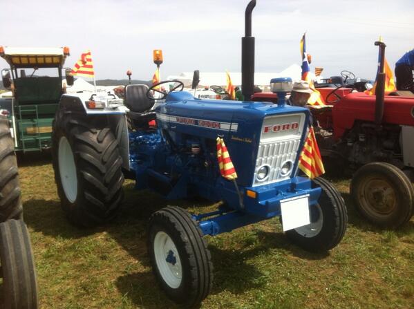 quinti7's tweet photo. Va @CarlesRaurich que ja ho tenim a punt aixo!!! @tractoristes @NEWRICKYS1 http://t.co/dCRhEpGpXG