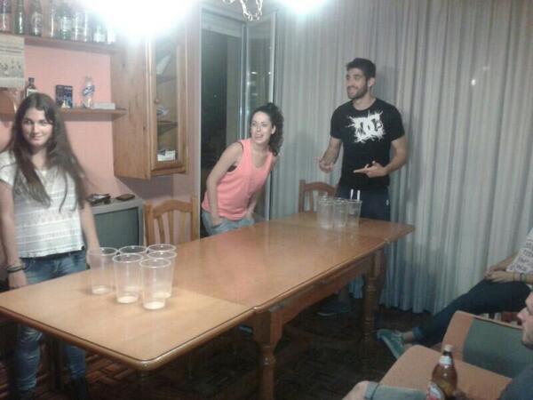 pisoDeseados's tweet photo. Beerpong en el piso @queiroz1616 @worried_again @SandraVillajos @Sarafacts @GranUtiel @celLopezcobos @Olgacastro93. http://t.co/iHPwDBPH4R