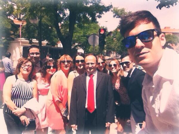 eabrilm's tweet photo. Family time! De comunión :D @Naat_GM @AranTeruel @villarline @Ruttyk @ejabril @Sandriita5616 @frabanal86 http://t.co/C8BT6ridOM