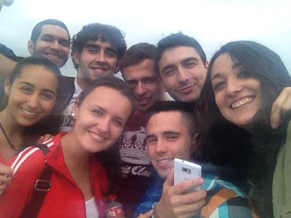 AndreaMuMa's tweet photo. en la playita con @EduuSevillista @irenesaantos9 @eider_esteban @PedroVentura4 @a12ex_herrera @Elmiki94 @Ohstah :) http://t.co/6a15E4lcvI