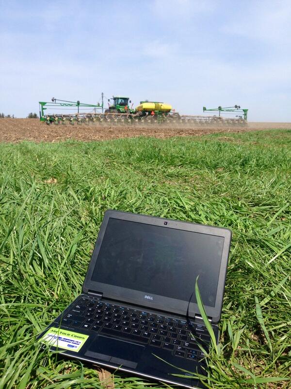 Not a bad view from my office today! @ilcorngrower @MikeTichler @JFlikkema @EchelonAg @AGRICENLIFER @DEKALBSeed