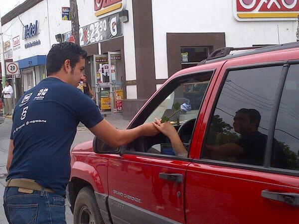 JoseCanntu's tweet photo. En mi municipio consitiendo a las mamás jimenenses con @AJuvenilNL @Cadereyta_AJ @lalolealb @cecidelapaz http://t.co/7pQNneehKq