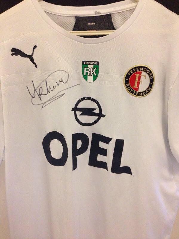 RETWEET deze foto en maak kans op een origineel trainingsshirt van Ronald Koeman!!! #feyenoord @Voetbalpings