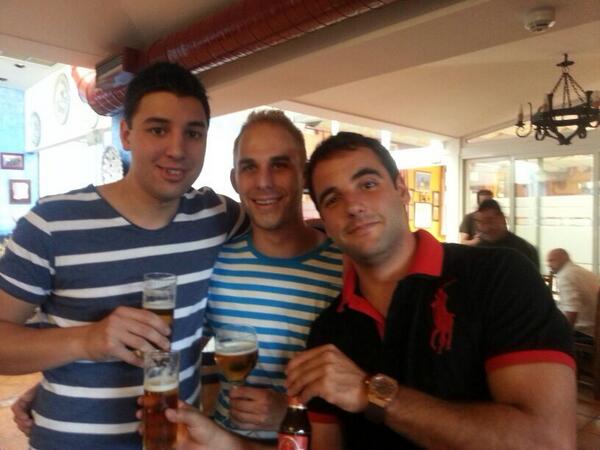 15chavi's tweet photo. Los pilotos surferos! 🏄🏄🏄 @OscarMeson @smoncada89 http://t.co/fae0n1qvxt