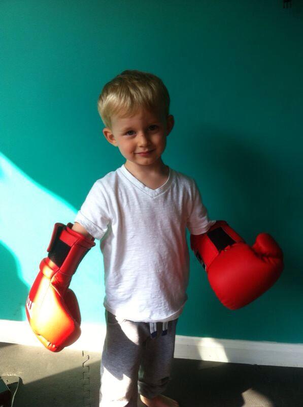 beFreshUk's tweet image. Healthy environment to be in, even Clarky wants a go with mums gloves #seeingislearning #settinganexample #beFresh