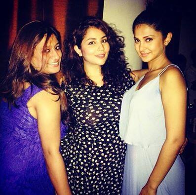 JSG_Fanclub's tweet photo. @jenwinget  Jennifer Singh Grover at her friend Pratik's birthday party..!! ♥ ☺ 
Amazing look... :)) http://t.co/UUaLZ7t9Fk