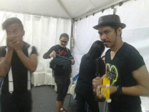 ndang ta lek, ws rak sabar ki RT <a href="/slankdotcom/">Slank Band</a>: Udah di backstage #Soundrenaline2014 nih