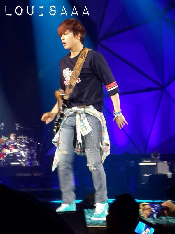 Hwacheeeks's tweet photo. #CantStopinSG http://t.co/1YaEDqG5OM