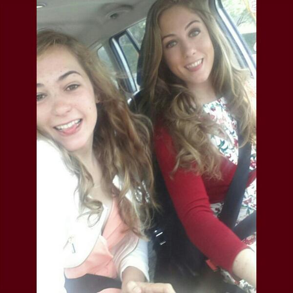 Teresaa22's tweet photo. De comunión con @Carmenguiri <3 http://t.co/gxPQQ6YDdf