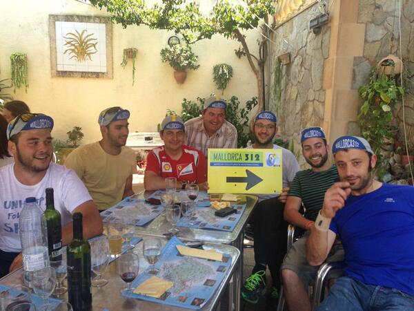 Mallorca312's tweet image. Dinar de senyalitzadors de la #Mallorca312. Gràcies por marcar-nos el camí! #equipasso #voluntaris