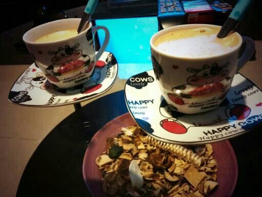 Aliiciia_Lv's tweet photo. De cafelete con mi @Enkarni1985 http://t.co/EWrmC6wlVB