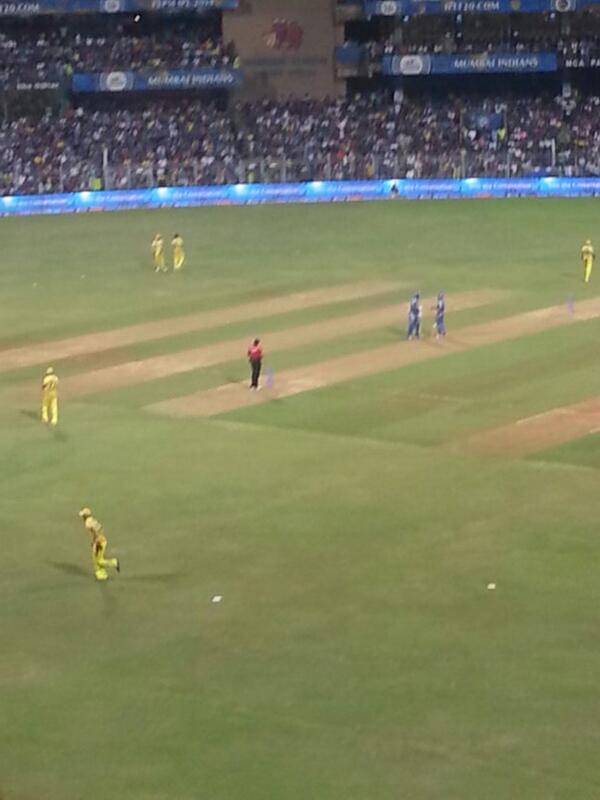 utkarshsain's tweet photo. Gooooo mumbai!! #MI #MumbaiIndians #IPL http://t.co/UZG7EDjFjw