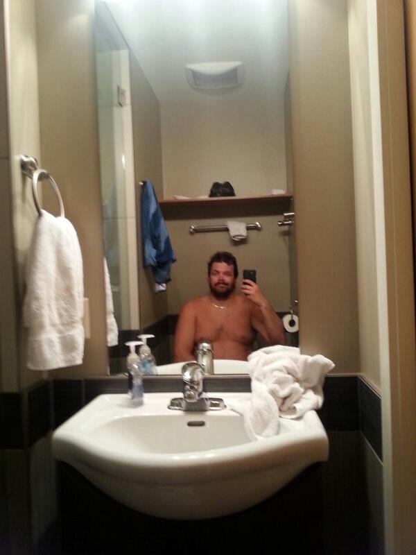 jickers7's tweet photo. #therealselfie http://t.co/bGtdhyKLMt