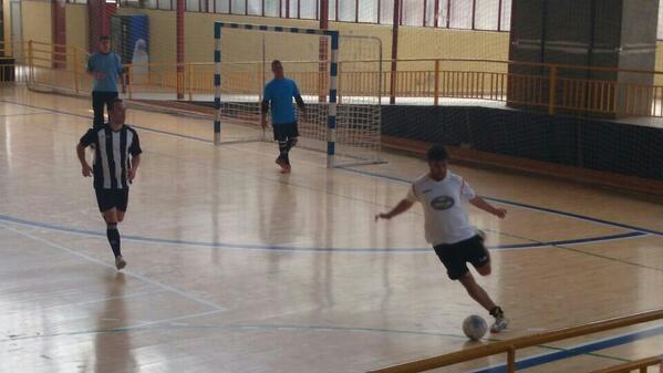 CGcityFC's tweet photo. @marcosgarcol despejado el balón http://t.co/vb5oDnO2aa