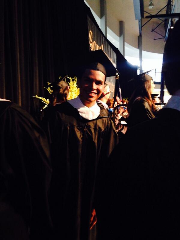 Xansart0's tweet photo. Congratulations @roberthunterr!!! #BeSouthwestern #SU14Grad http://t.co/ZtpsDAnzFE