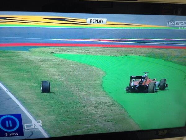 KingstuartKing's tweet photo. "I would hazard a guess that wheel was not fastened properly" @willbuxton you are a genius !! http://t.co/p6YTzBGezV