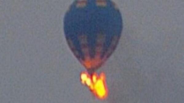 nmas's tweet image. Se incendia globo aerostático con tres personas a bordo en Virginia FOTO:@Breaking911  goo.gl/QtcUAR
