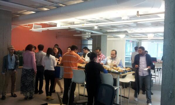 VictorFAnjos's tweet image. Mmm! Sandwich lovers rejoice. @viafoura/@Data_for_Good = healthy options @ the #DataThon 4 #BDWTO in @oneeleven_111