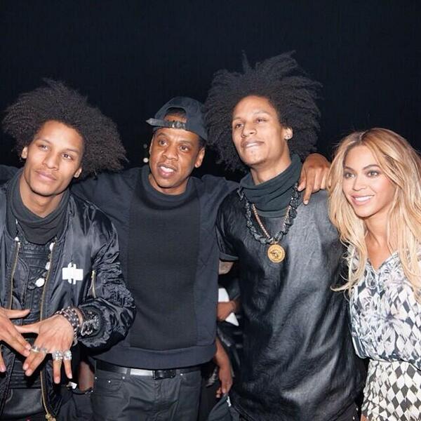 LesTwins_fam's tweet photo. #lestwins #cablaze #lilbeast #laurentbourgeois #larrybourgeois @LesTwinsOrganiz #offlestwins #larry #laurent http://t.co/c2lz82hMDM