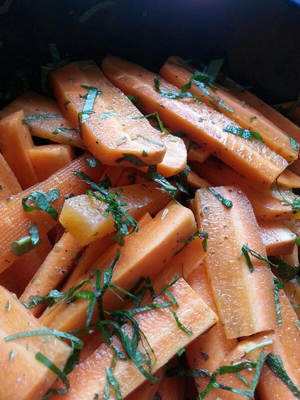senorita_Don's tweet image. #cookingexperiments #carrots #mint #lemonjuice #oregano &amp;lt;&amp;lt;&amp;lt;bake @450F for 25mins