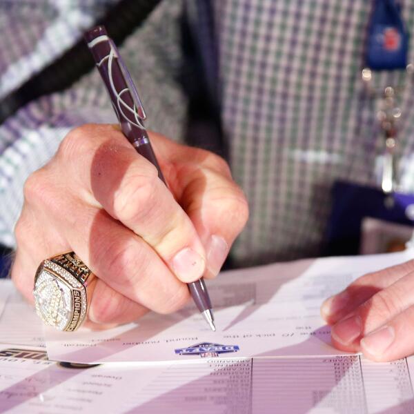 NFL's tweet image. Need to catch up? 

Track EVERY pick here: on.nfl.com/1g7Tend #DraftTracker #NFLDraft