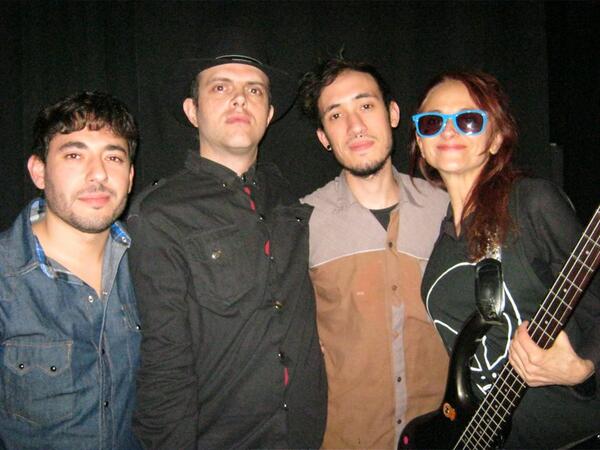 nico_fami's tweet photo. ESTE JUEVES VOY A ESTAR TOCANDO JUNTO A PAT CORIA Y LOS SUSCEPTIBLES!!! - JUEVES 15 DE MAYO EN LIBARIO A LAS 22 HS. http://t.co/zq0MoeBtkk