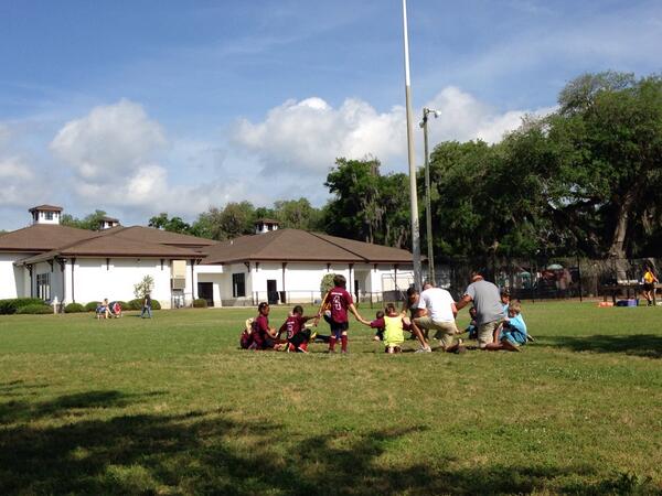 johnfrench516's tweet photo. Praying before the last soccer game of the season! http://t.co/k52hYEr7VK
