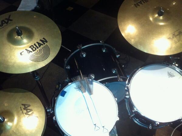 danhudsondrums's tweet image. Tonight will be an exercise in self discipline! #smallkit #brushes #jazzwanker
