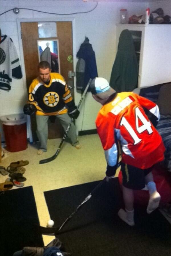 CDouglass10's tweet image. @Buccigross ice is gone at school. Why not play Bawl Hawkey in the dorm room? #PartTimeStudents #FullTimeBeauties