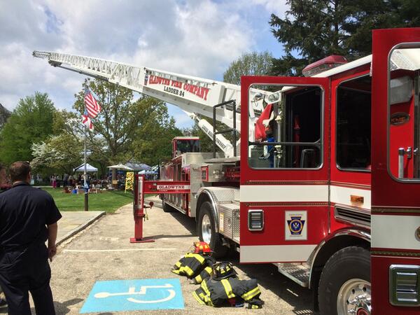 Sun shines upon Ladder 24 at Azalea Day!