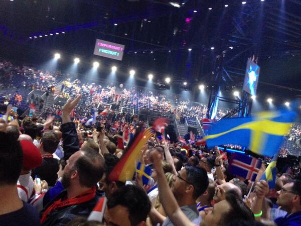 Eurovision 2014 >> Final en directo - Página 6 BnSvZm8CUAE9mr3