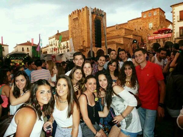 marta_mrmu's tweet photo. Womad con los IE. @Moraga1810  @Gloria_garridoP  @estefania_vs  @Diana02311 @_diegoreyes_  @Jose_DC87  @Deivid_eMe http://t.co/ymZYVmzUJi