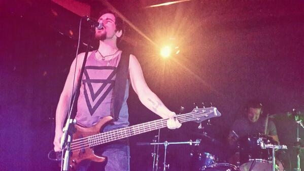 Warming things up here at <a href="/SundownerSA/">Sundowners Alberton</a> is <a href="/Bombs_Issues/"> Bombs and Issues</a> on stage now! #nopunin10did