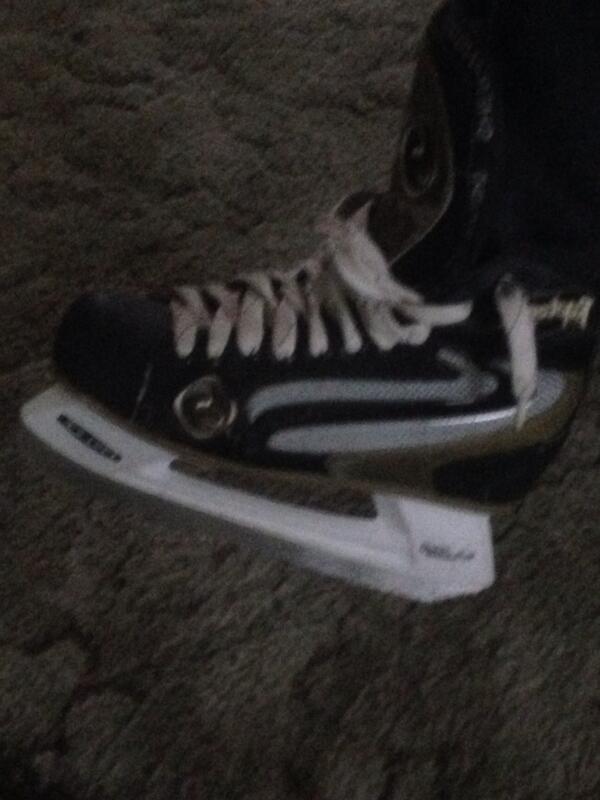lee_owls's tweet photo. How the hell do they still fit :/ proper wanna get my skate on now :( #FuckGuinTown http://t.co/v7iq13vIDf