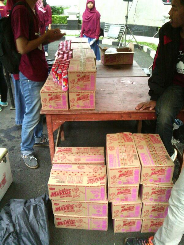 Ayo minum susu biar sehat.