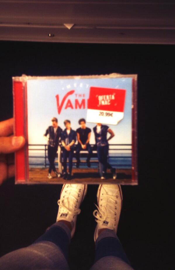 HeelenHeads's tweet photo. Finally in my hands 😁😁  @TheVampsband http://t.co/ra55Jrz9by
