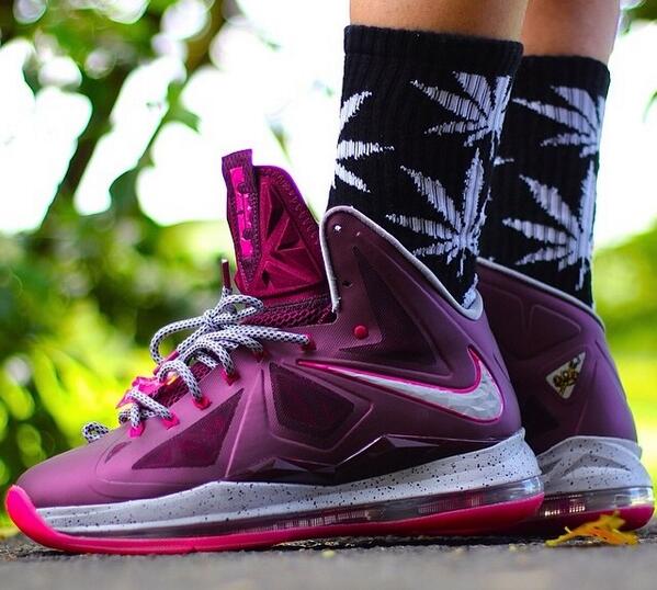 SneakerPics23's tweet image. Lebron 10 Crown Jewel